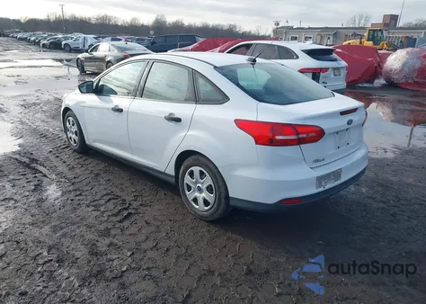 2018 Ford Focus S z USA, uszkodzony, nr VIN 1FADP3E20JL262583